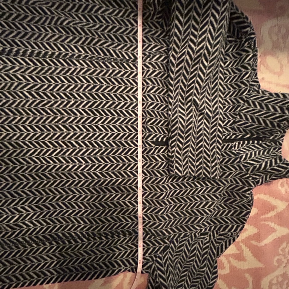 Lands' End Black and White Patterned Fleece pullover. - Picture 3 of 4